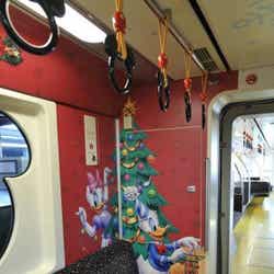「ディズニー・クリスマス・ライナー」車内/(C)Disney