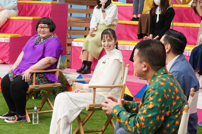 (左から)安藤なつ、中条あやみ、チョコレートプラネット(長田庄平、松尾駿)(C)日本テレビ