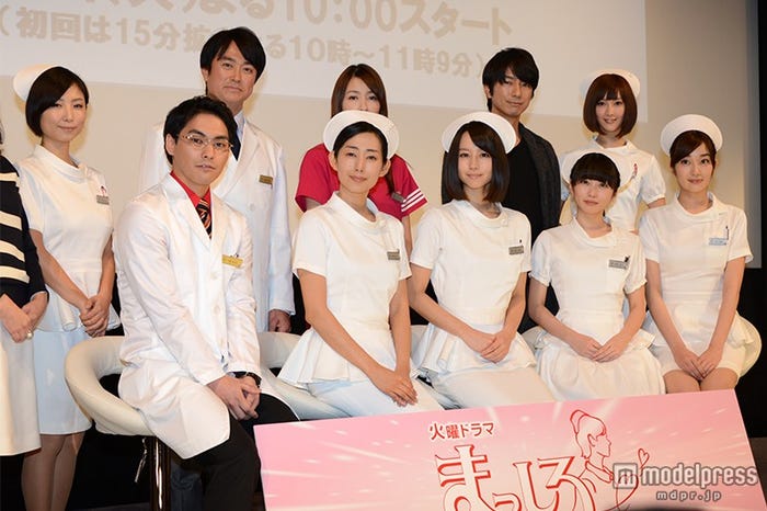 『まっしろ』(後列左より)MEGUMI、石黒賢、水野美紀、眞島秀和、菜々緒(前列左より)柳楽優弥、木村多江、堀北真希、志田未来、高梨臨/会見時に撮影