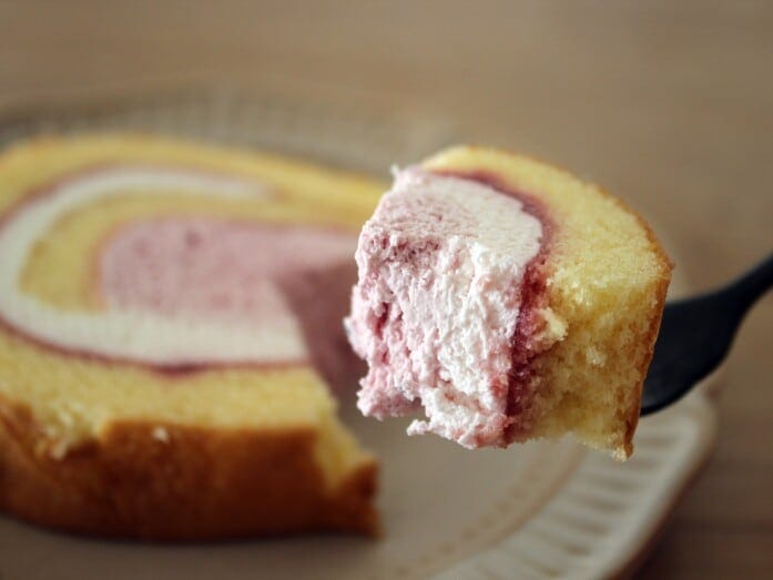 きめの細かい生地に、爽やかな酸味のクリームがたっぷり