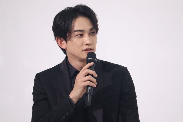 町田啓太“加賀美”、コロッケ三姉妹のキーホルダーを手に笑顔「めっちゃ癒し」「羨まちだ!」と反響続々<unknown>