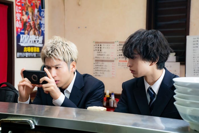 長谷川慎、木村慧人「レッドブルー」第5話(C)「レッドブルー」製作委員会・MBS(C)波切敦/小学館