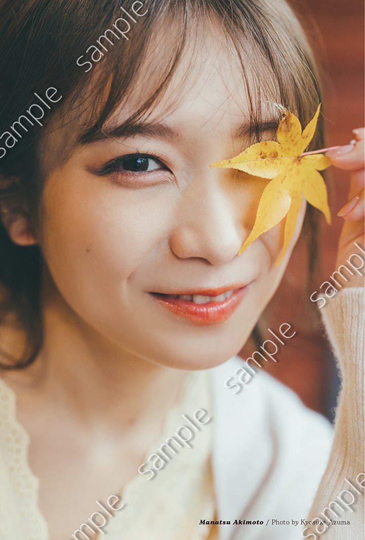 秋元真夏／卒業記念写真集「振り返れば、乃木坂」SHIBUYA TSUTAYAオリジナルポストカード（撮影／東京祐）