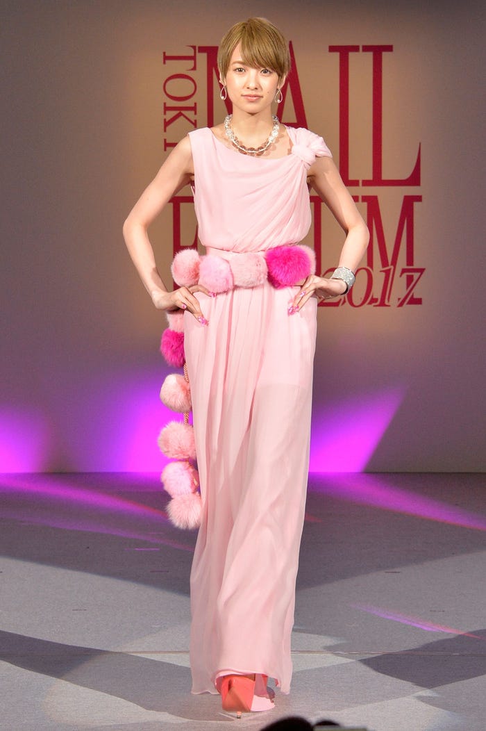 南明奈 トレンドネイルでキュートに魅了 ピンク全開 ウォーキング モデルプレス 南明奈 トレンドネイルでキュートに魅了 ピンク全開 ウォーキング モデルプレス