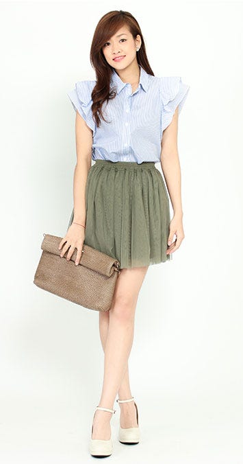 ラッフル袖ストライプブロードブラウス「salus」2,490円(税込)