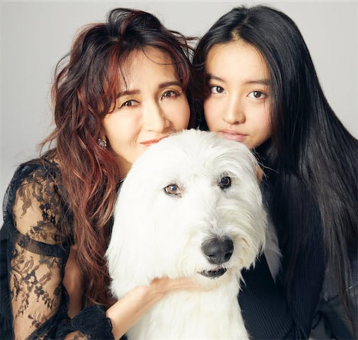 Koki,「世界一のママへ」母・工藤静香の誕生日を祝福 愛犬と添い寝するおちゃめな姿も公開 