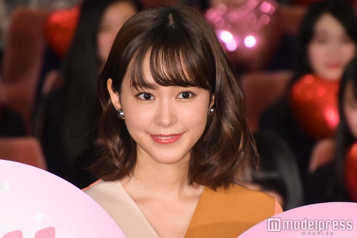 桐谷美玲 サッカーw杯パブリックビューイング参戦 サポーターとハイタッチ モデルプレス 桐谷美玲 サッカーw杯パブリックビューイング参戦 サポーターとハイタッチ モデルプレス
