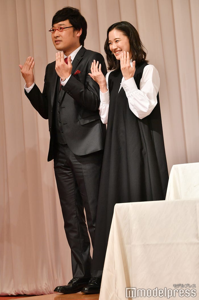 「オペ前」の山里亮太&蒼井優(C)モデルプレス