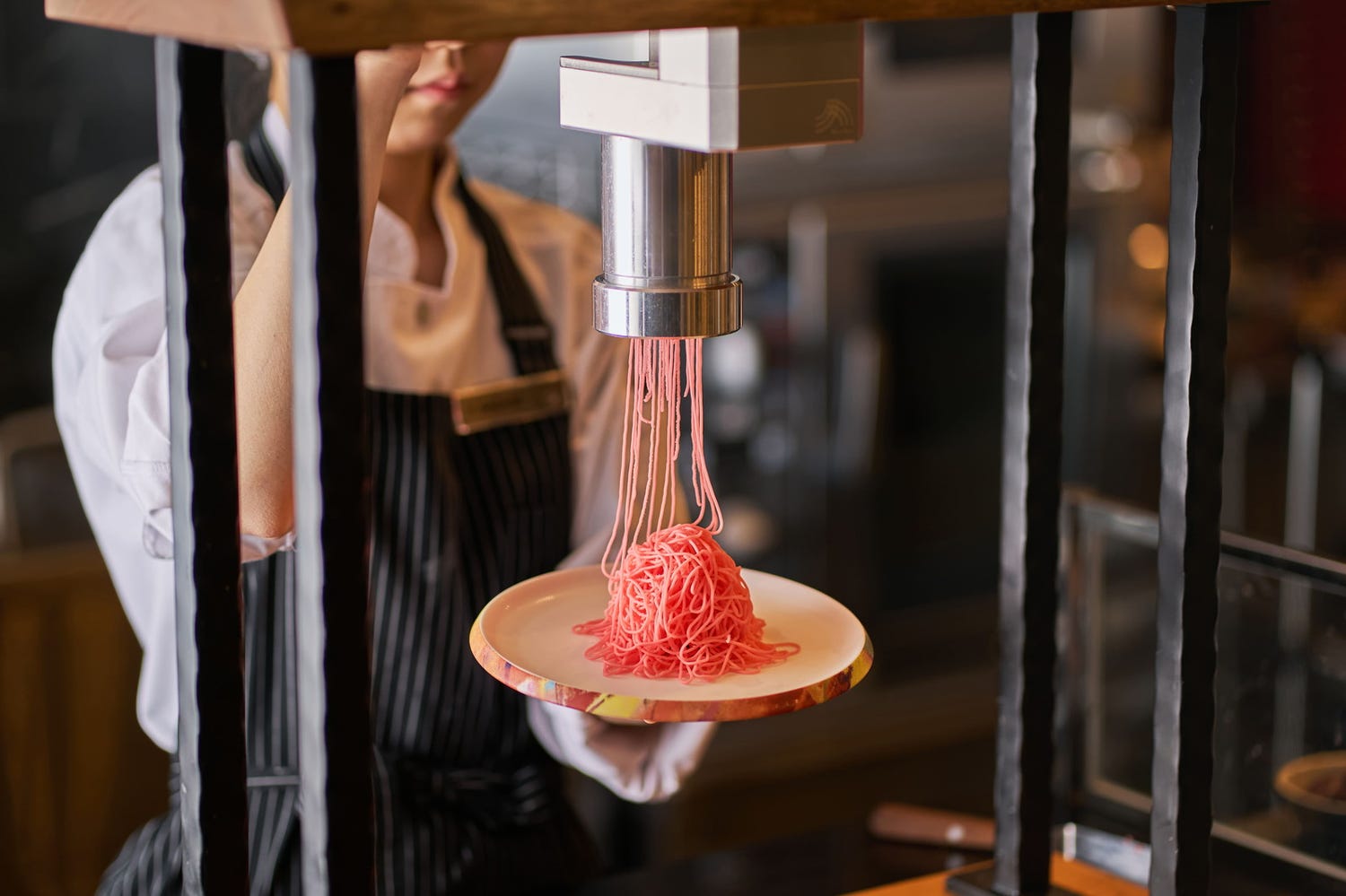 ヒルトン横浜で初の“苺ビュッフェ”生絞りモンブランやムースなどのデザート&苺の食べ比べも