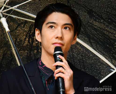 賀来賢人、中村倫也は「非常にファニーな男」
