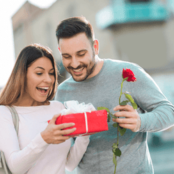 俺の気持ちを受け止めて 男性が 惚れた女にしか 見せない態度4つ モデルプレス