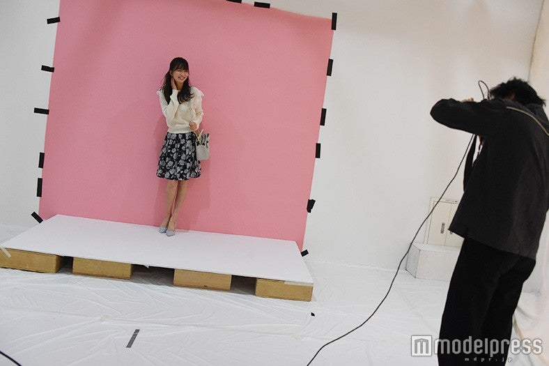 岡崎紗絵／「Ray」4月号撮影風景（C）モデルプレス