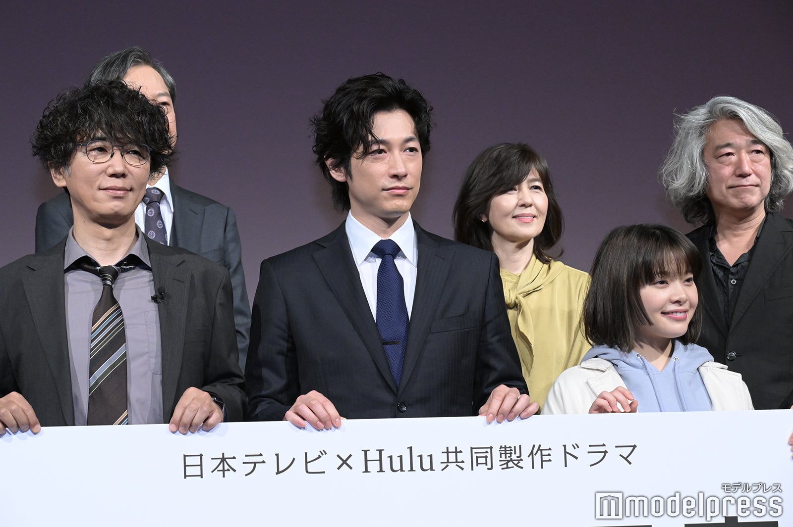 （後列左から)板尾創路、石野真子、羽住英一郎監督（前列左から）ユースケ・サンタマリア、ディーン・フジオカ、岸井ゆきの（C）モデルプレス