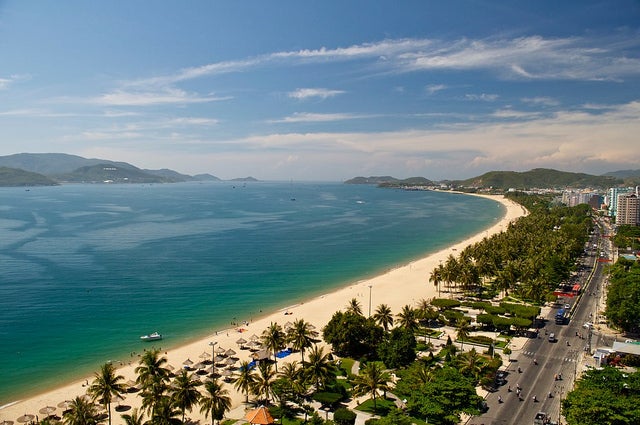 ニャチャンビーチ／Nha Trang coast by J Y White