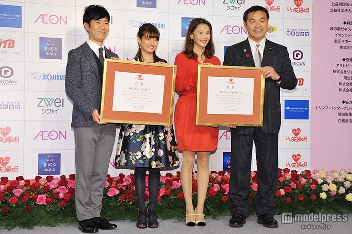 (左から)藤井隆、乙葉、高見恭子、馳浩文部科学大臣