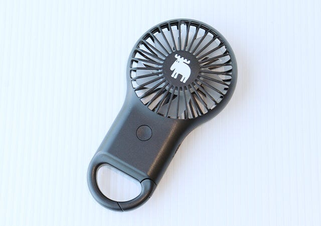 ムック本　ムック　付録　人気　おすすめ　オススメ　宝島社　宝島　レビュー　便利　優秀　当たり　最高　2023　moz　アウトドア　キャンプ　カラビナ付きハンディファン　ハンディファン　扇風機　ブラック