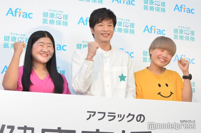 (左から)よしこ、田中圭、まひる(C)モデルプレス