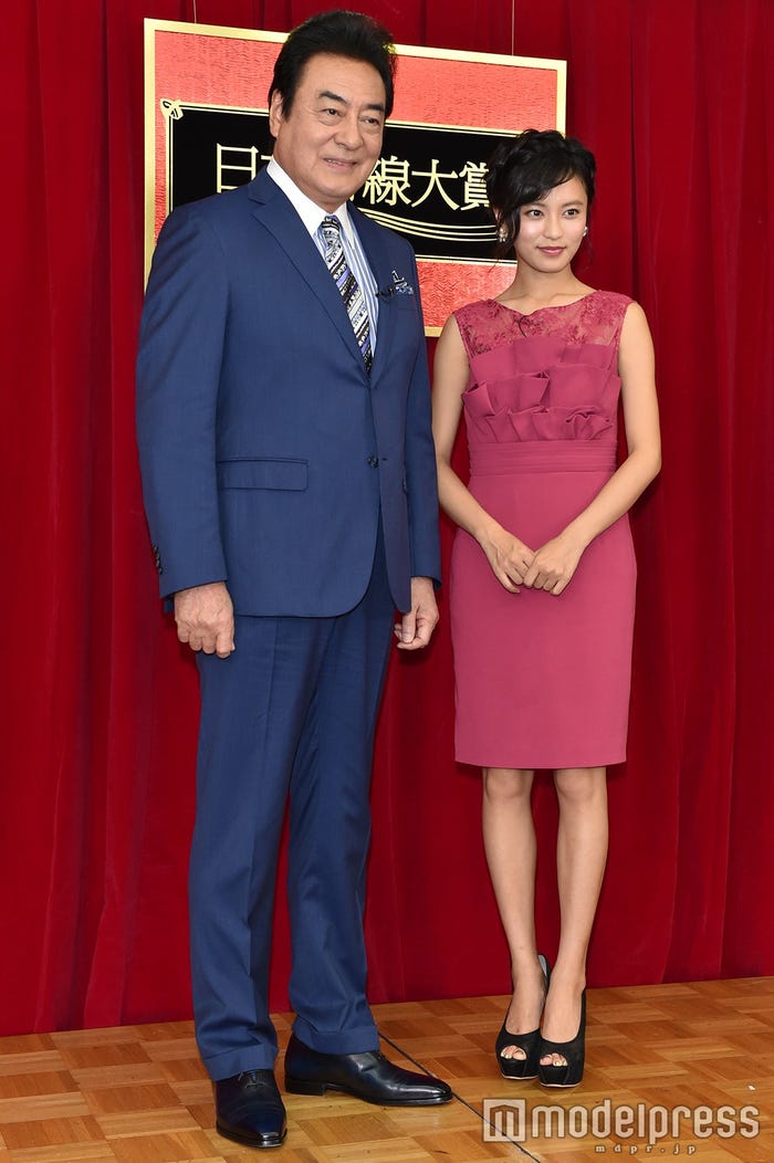 (左から)高橋英樹、小島瑠璃子 (C)モデルプレス