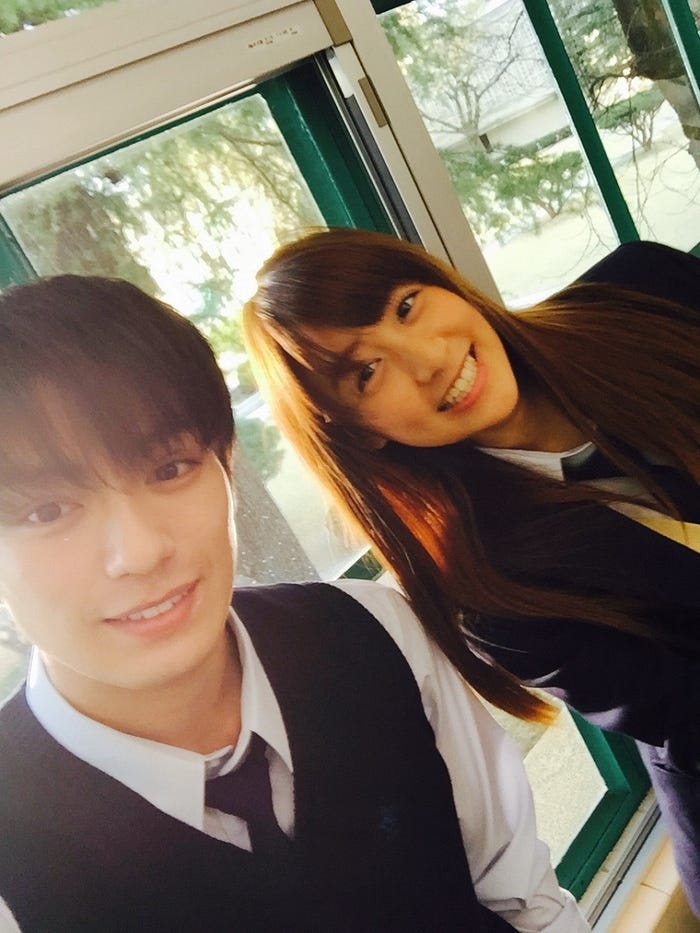 (左から)真剣佑、山本美月(C)2017「ピーチガール」製作委員会