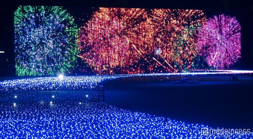 イルミネーションによる花火で毎晩「日本の夏」が楽しめるサマーライトガーデン（昨年の様子）／画像提供：東京ミッドタウンマネジメント<br>
