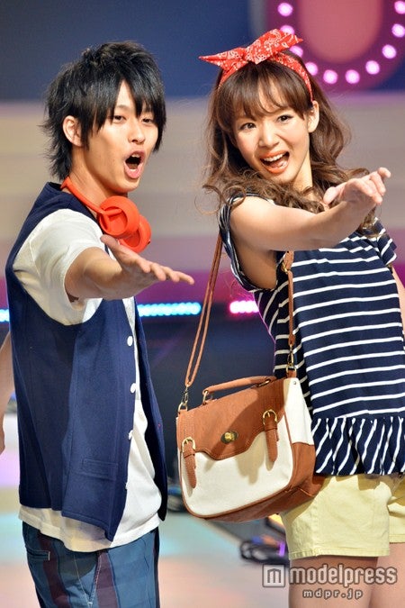 （左から）鈴木勝大、岡田紗佳