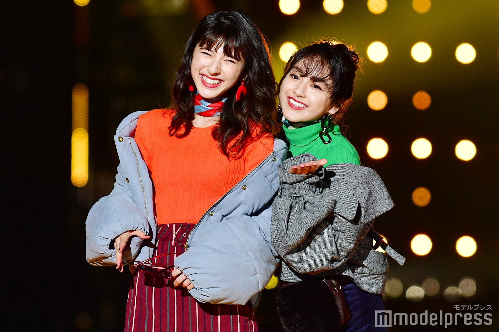 平祐奈＆城田優の美人妹・LINA、仲良しコンビでキュートに投げキッス＜TGC2018A／W＞