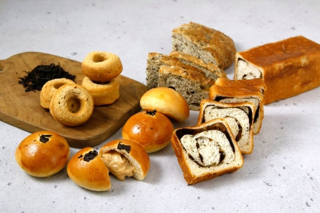 カラーズには『ロイヤル No.9』茶葉を使ったパンや、自慢のタピオカを使ったドーナツが登場／画像提供：ポトマック