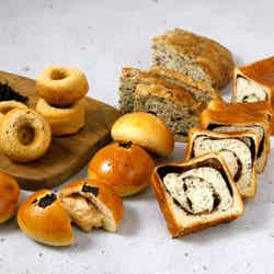 カラーズには『ロイヤル No.9』茶葉を使ったパンや、自慢のタピオカを使ったドーナツが登場/画像提供:ポトマック