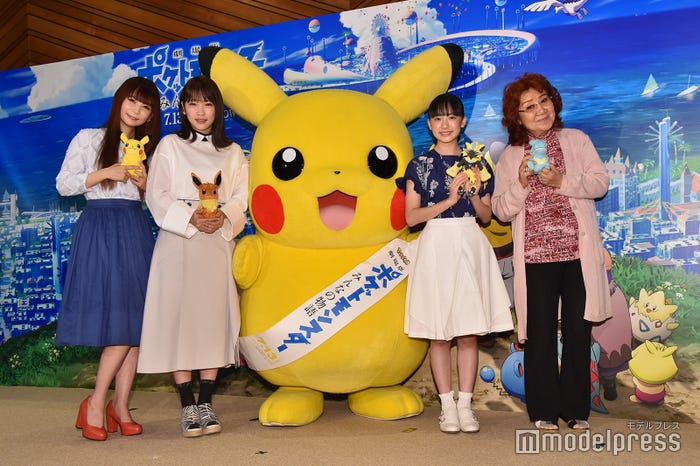 (左から)中川翔子、川栄李奈、ピカチュウ、芦田愛菜、野沢雅子(C)モデルプレス