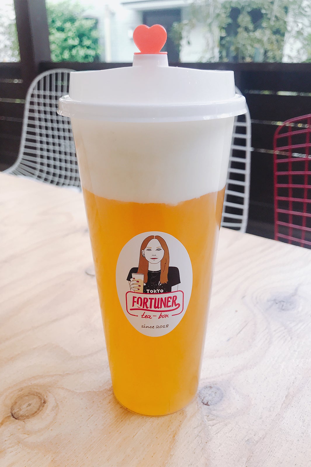 鉄観音チーズティーMサイズ￥460／Lサイズ￥580（税込）／画像提供：FUWA