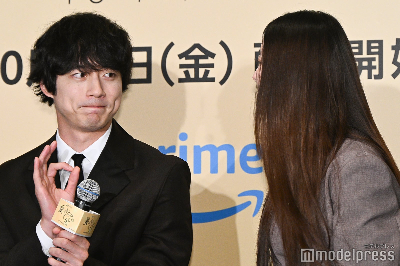 イ・セヨンの日本語挨拶がばっちりだったことを伝える坂口健太郎（C）モデルプレス