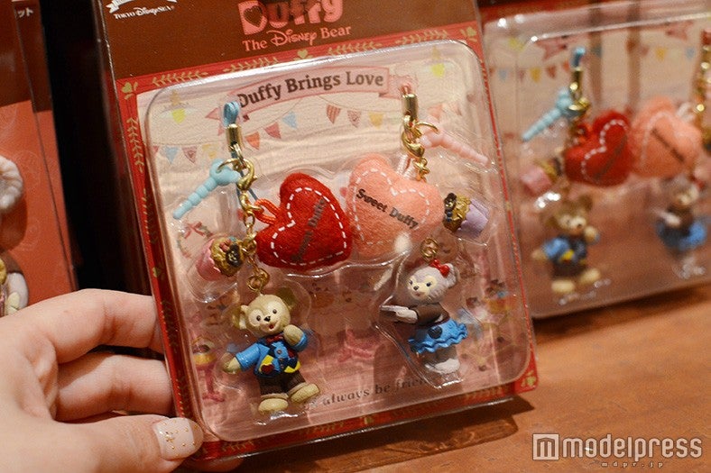 ストラップセット￥1800（C）モデルプレス