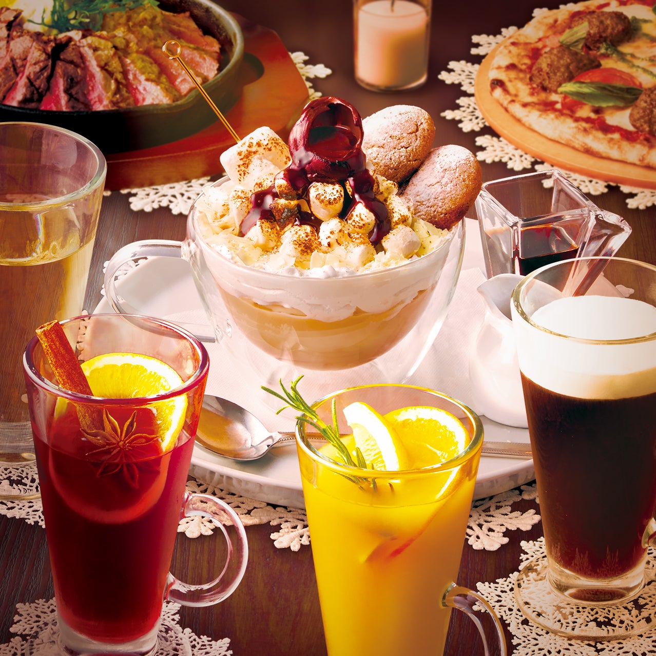 夜のテラスで楽しめるアルコールやドリンク／画像提供：ユニバーサル・スタジオ・ジャパン