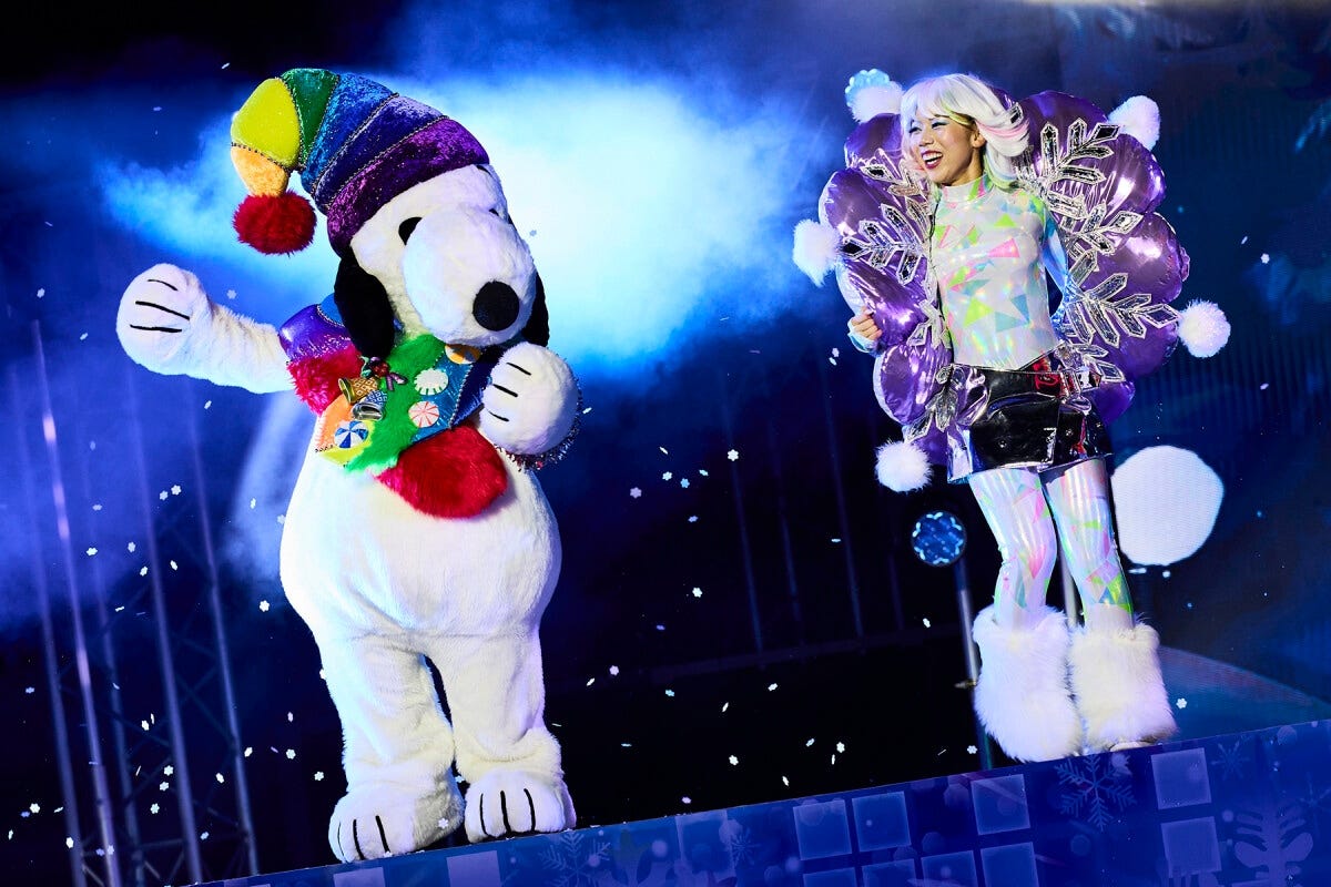 スヌーピーやミニオン、エルモ、ハローキティたちも飛び入り参加！　画像提供：ユニバーサル・スタジオ・ジャパン