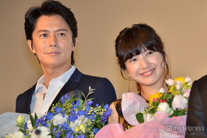 映画「真夏の方程式」大ヒット舞台挨拶に出席した福山雅治（左）と吉高由里子（右）