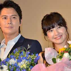 映画「真夏の方程式」大ヒット舞台挨拶に出席した福山雅治(左)と吉高由里子(右)