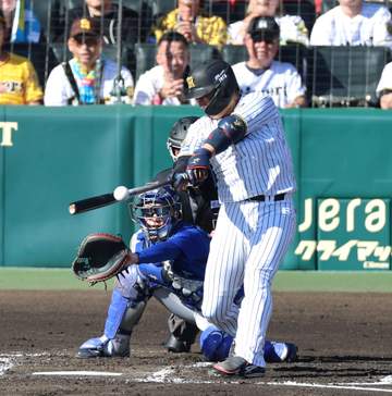阪神が執念CS初得点！大山が同点適時打 近本本塁突入は当初アウトも藤川監督ベンチ飛び出してリクエスト→判定覆る 3戦連続完封負けの呪縛解き、PS28イニング目で初得点 甲子園大歓声
