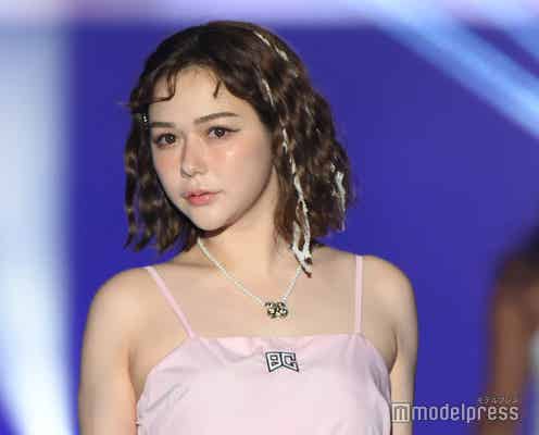 村重杏奈、夏全開キャミワンピで素肌見せ【TGC熊本2024】