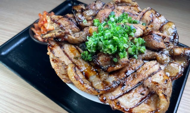 【限定メニューも】絶品の豚丼が食べられる「幻の店」が三宮に再オープン