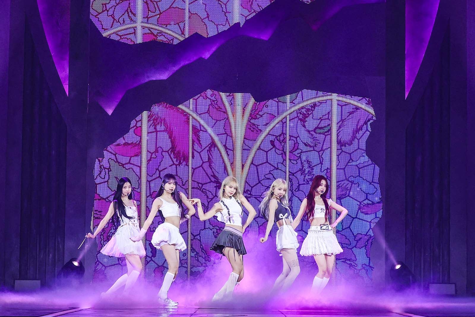 LE SSERAFIM（P）＆（C）SOURCE MUSIC