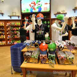 Hollywood Specialty Store(C)モデルプレス