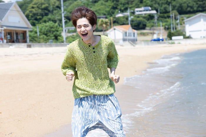 鈴鹿央士ファースト写真集より(画像提供:ワニブックス)