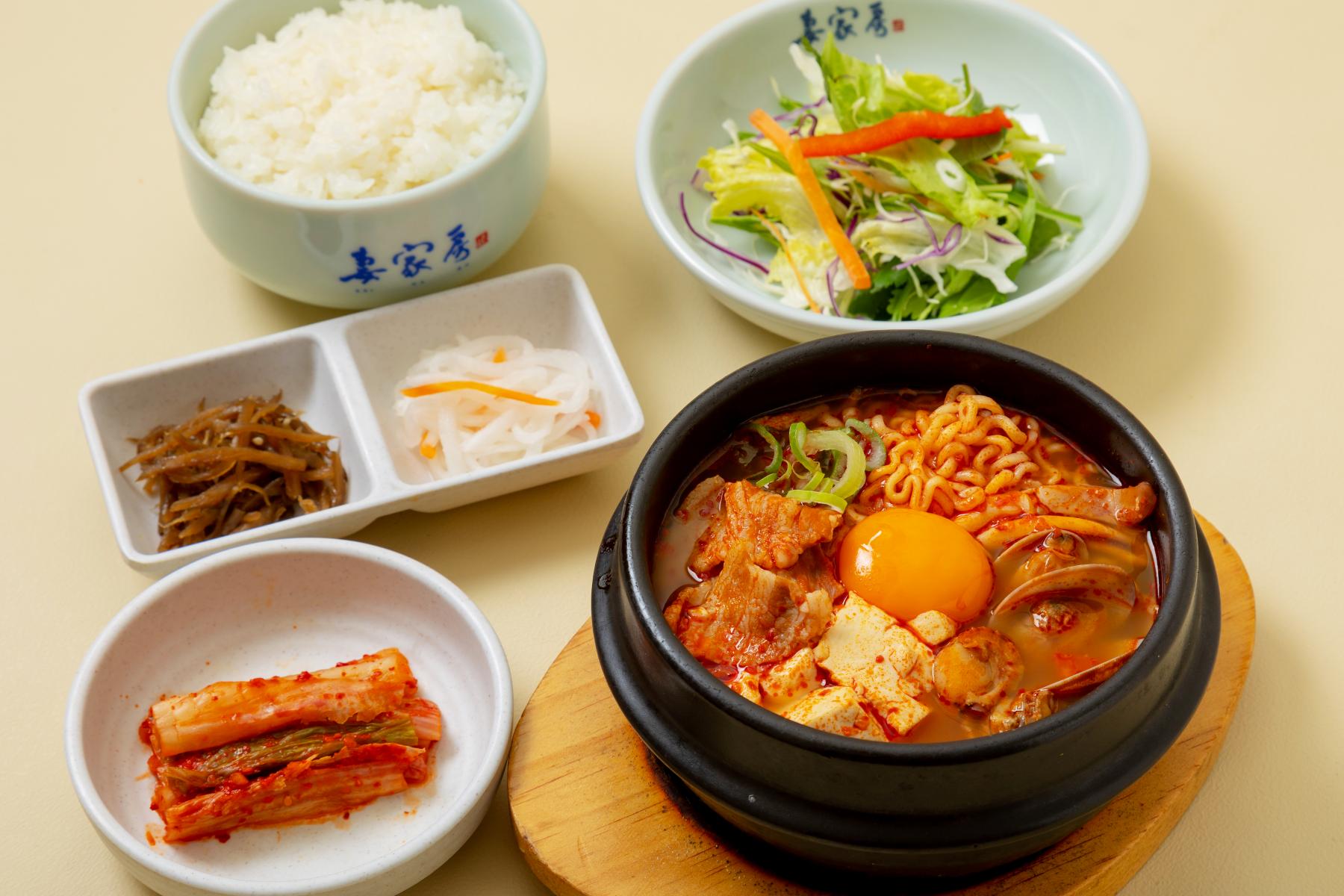 【阪急うめだ本店】“うまくて辛い”グルメ全37種類が集結！ おうちで楽しめるご飯のお友や調味料も