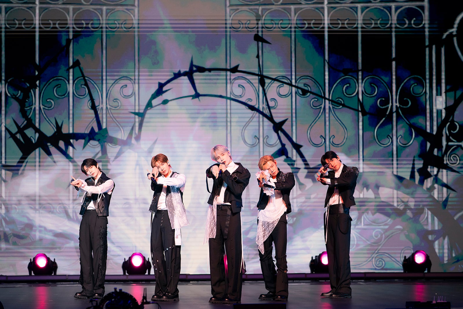 TOMORROW X TOGETHER（撮影：田中聖太郎写真事務所）
