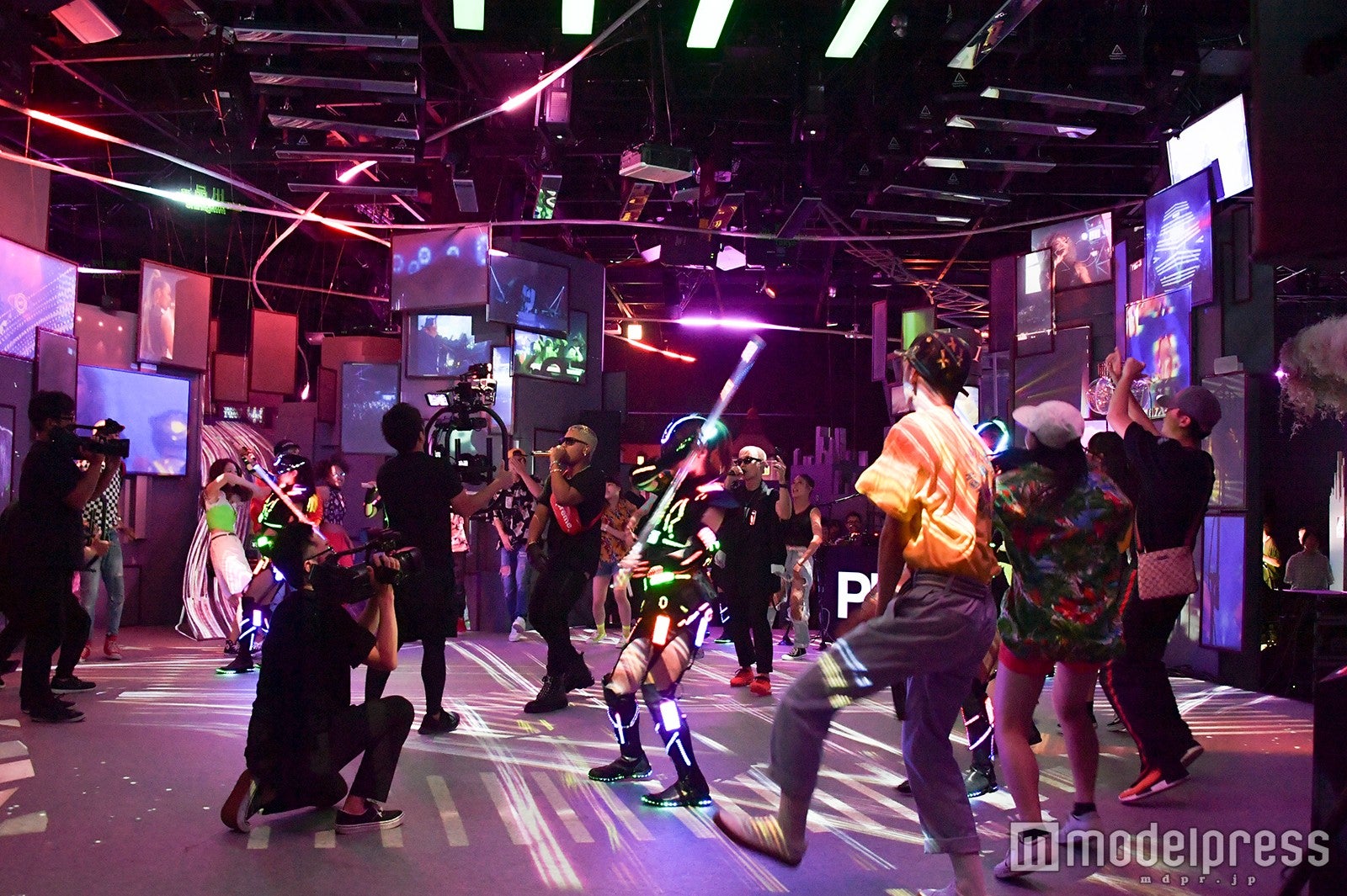 PKCZ（R）ゲリラライブの様子（C）モデルプレス