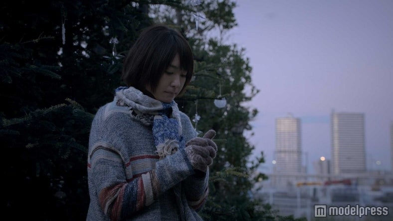 新垣結衣／新CM「まってる。モバゲーと。」篇より