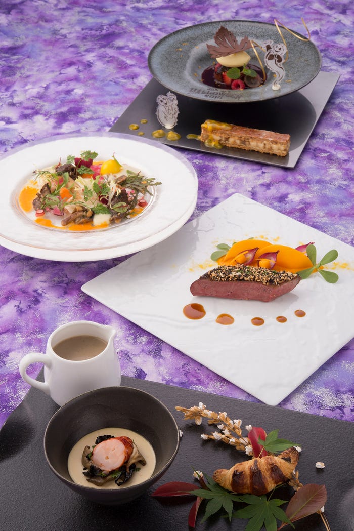 ディズニーアンバサダーホテル「エンパイア・グリル」エンパイアディナー(C)Disney