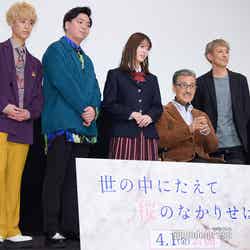 （左から）all at once（NARITO、 ITSUKI）、岩本蓮加、宝田明、三宅伸行監督（C）モデルプレス
