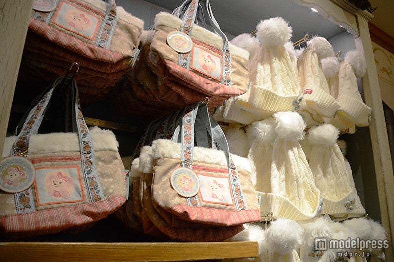 トートバック￥3600、ニットキャップ￥3400