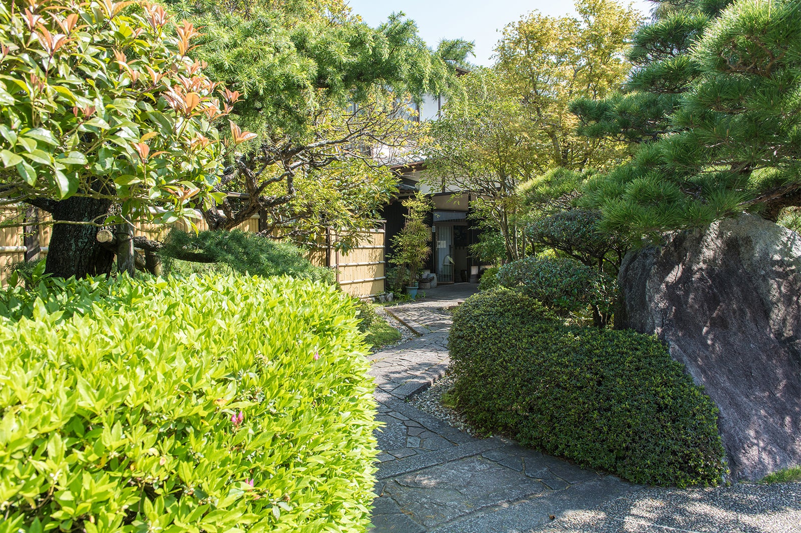 入り口／画像提供：Asile